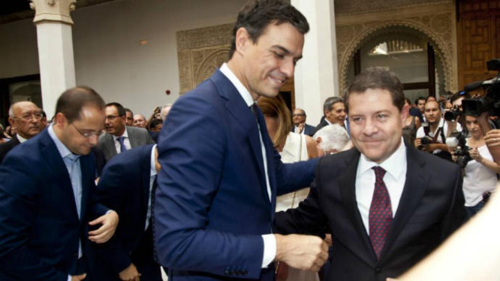 Sánchez y Page durante toma de posesión del presidente regional. Foto: Héctor Martín
