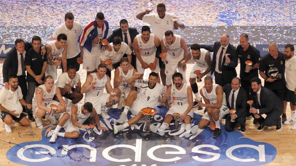 Jugadores celebrando el éxito.