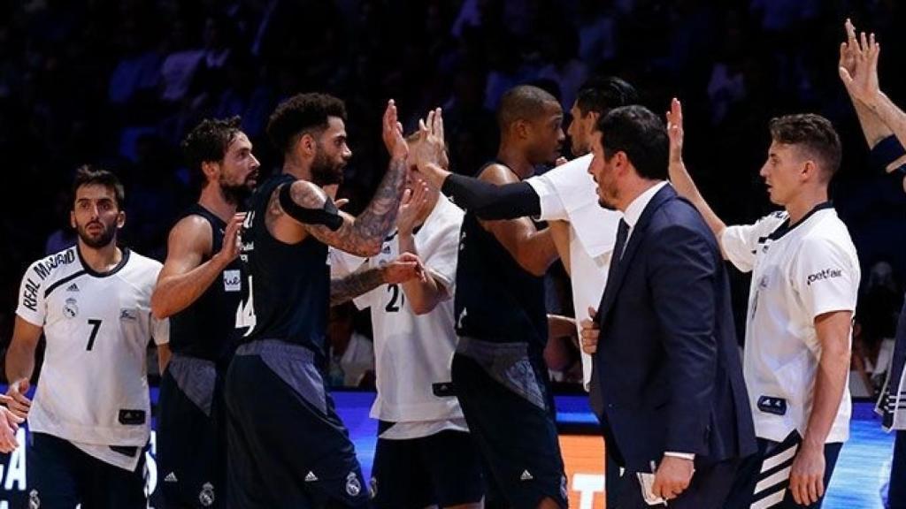 Los jugadores del Real Madrid durante la semifinal de la Supercopa