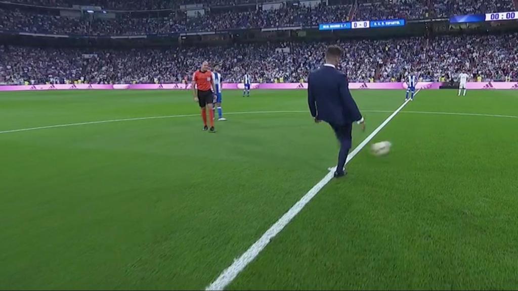 Saque de honor en el Santiago Bernabéu