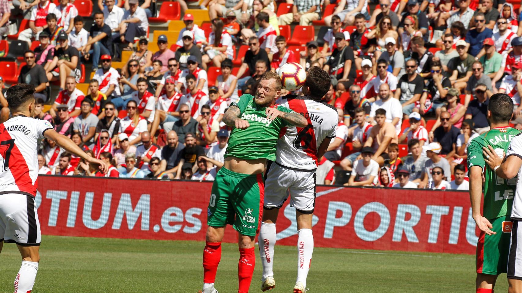 Vallecas reabre para juntar en Primera a Rayo y Alavés quince años después