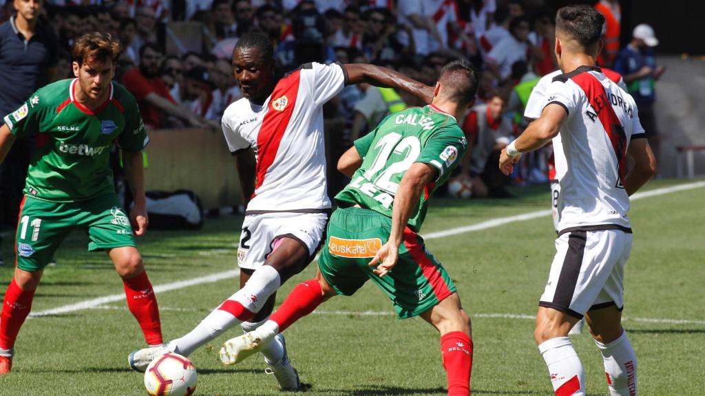 Jugadores de Rayo y Alavés en Vallecas