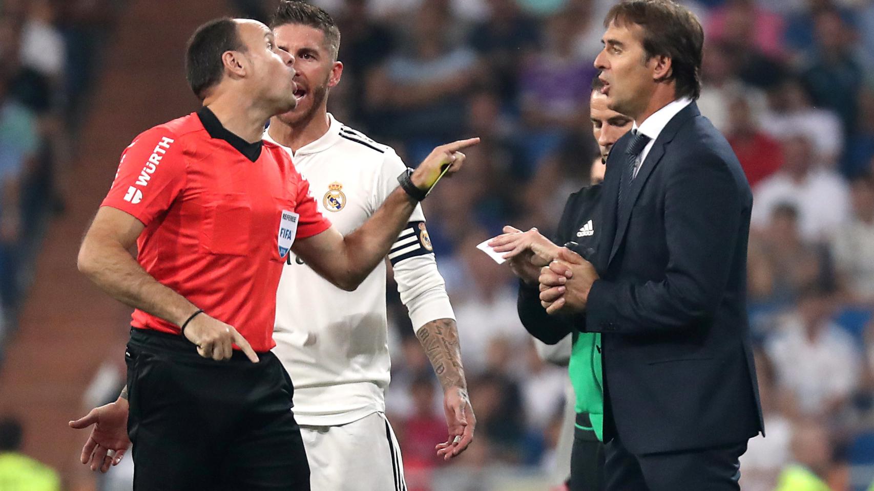 Mateu Lahoz discute con Lopetegui y Sergio Ramos