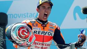 Márquez celebra su victoria en el GP de Aragón.