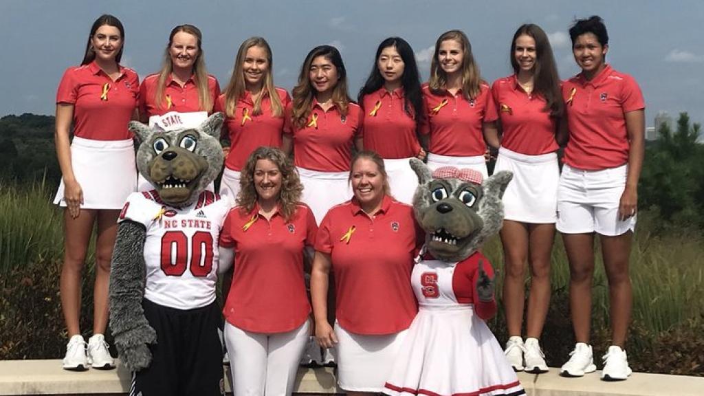 Lazos amarillos para recordar a Celia Barquín. Twitter: @PackWGolf