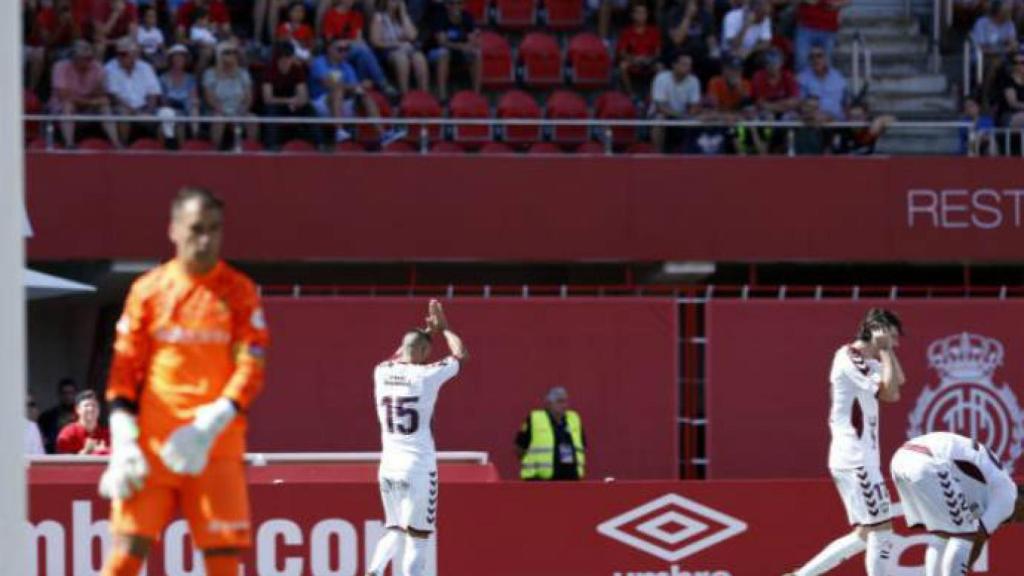 Acuña pide perdón a su antigua afición después de marcar un gol. Foto: laliga.es