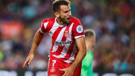 Stuani celebra uno de sus goles en el Barcelona - Girona