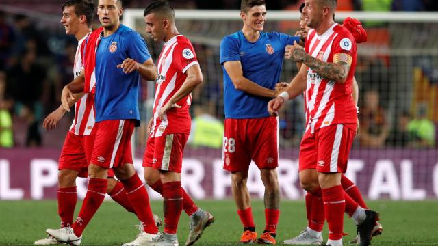 Los jugadores del Girona en el partido contra el Barcelona