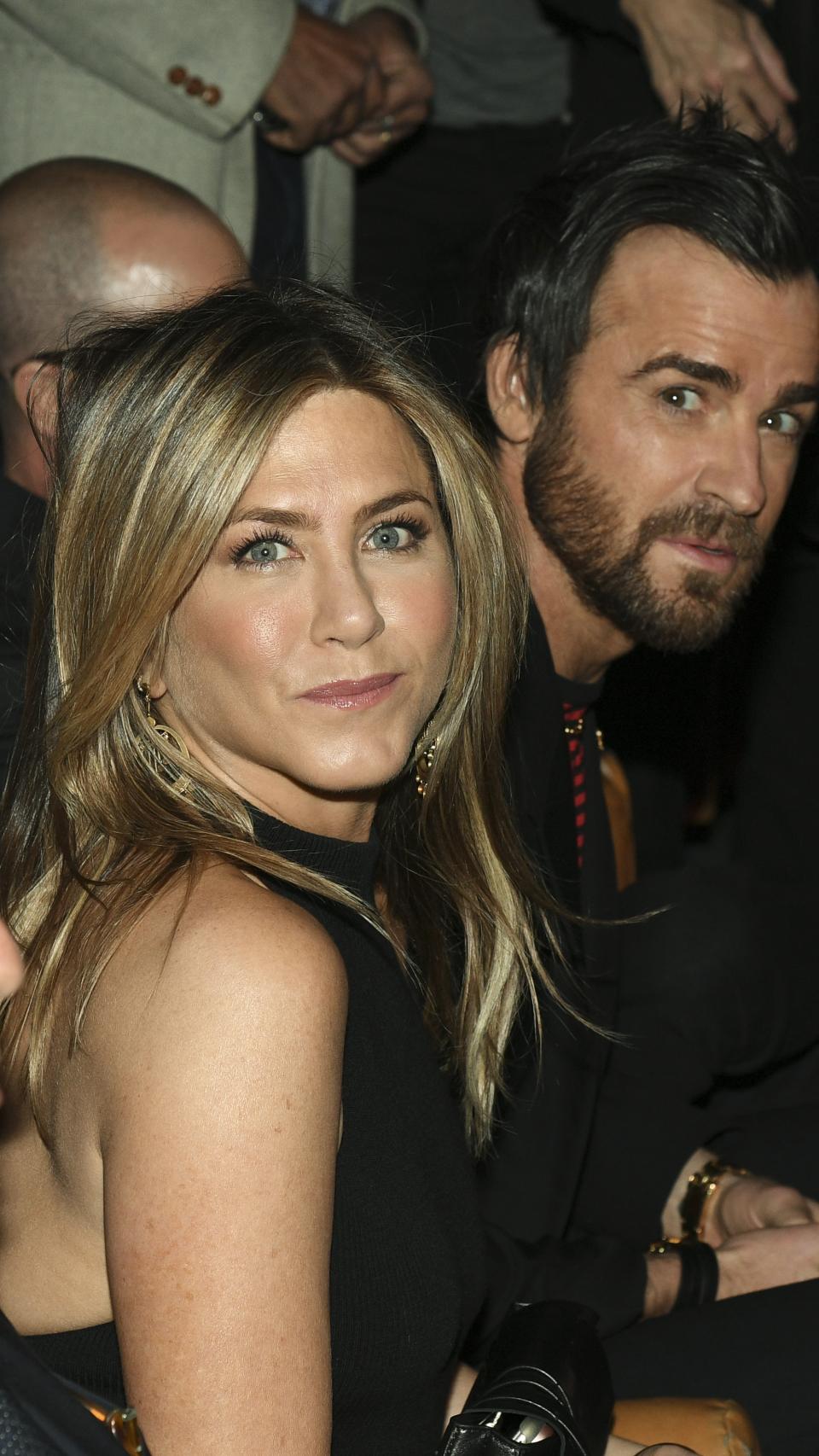 Theroux junto a Aniston.