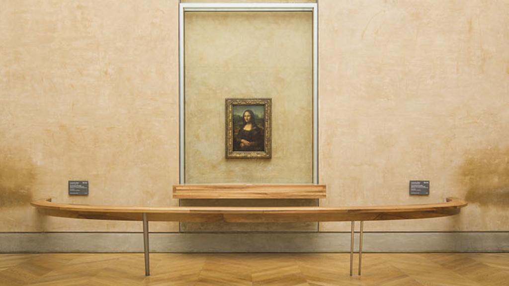 Vista de la sala del Louvre donde está expuesta La Gioconda, el trabajo más conocido de Leonardo.