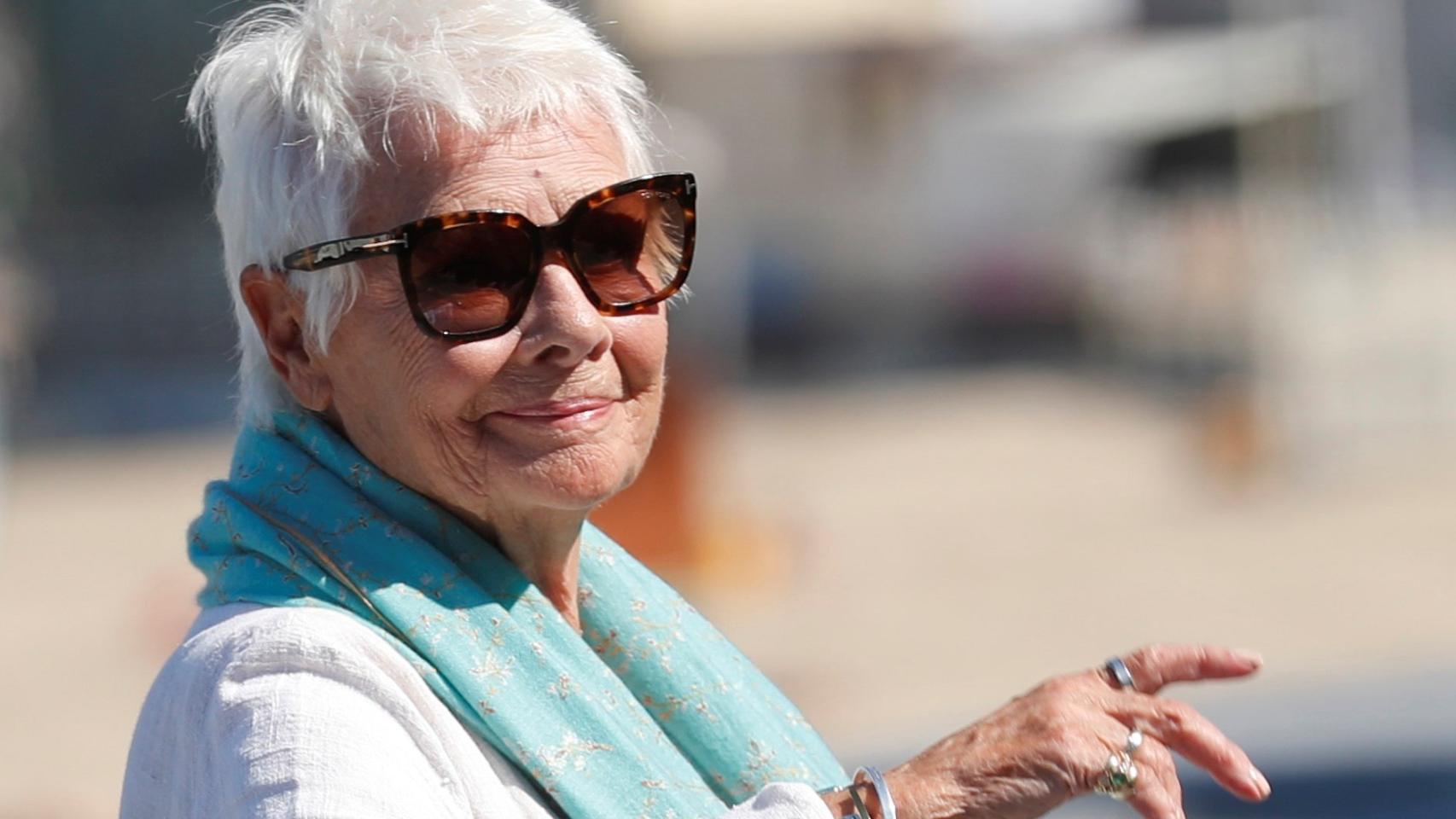 La actriz británica Judi Dench posa tras la presentación de su película 'Red Joan' en San Sebastián.