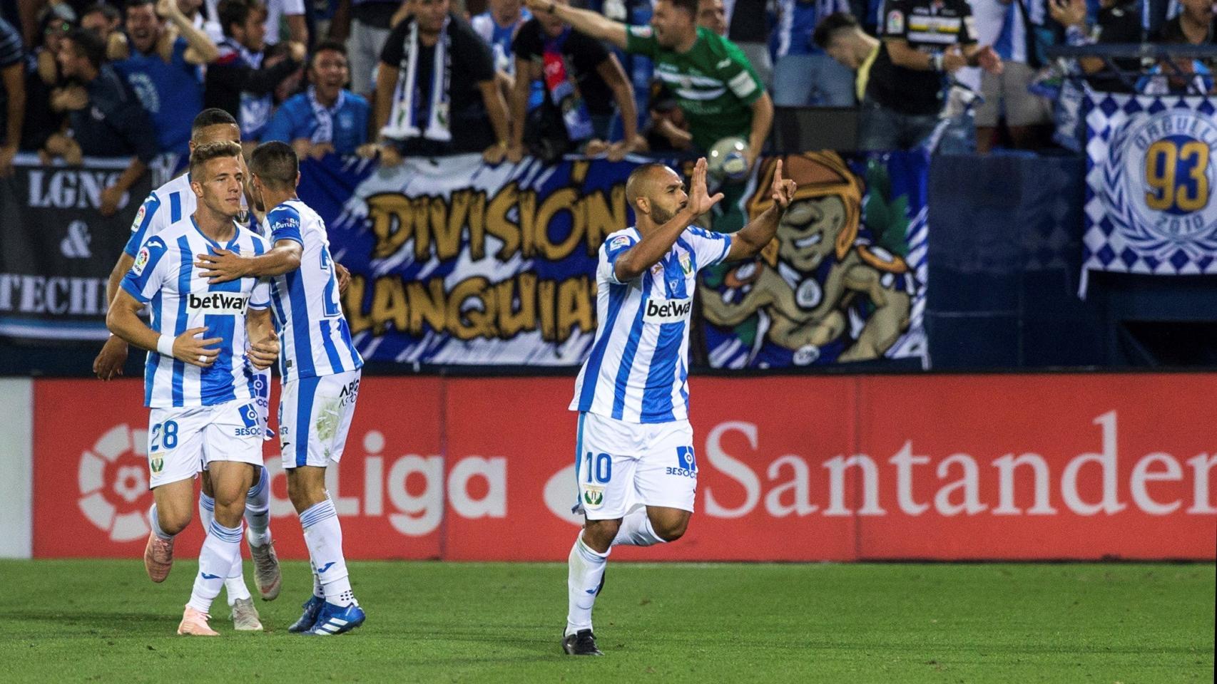 Los jugadores del Leganés celebran uno de los goles.