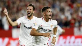 El delantero portugués del Sevilla André Silva celebra tras marcar ante el Real Madrid