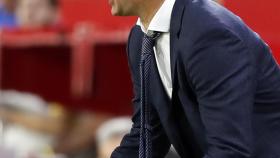 Lopetegui grita a sus jugadores desde la banda