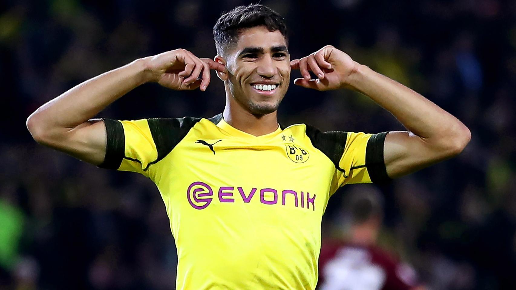 Achraf celebra su gol con el Borussia Dortmund ante el Nuremberg