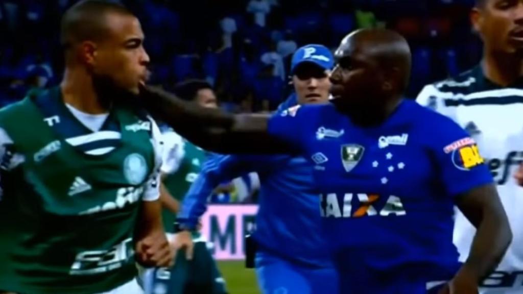 Brutal pelea después de un partido de la Copa de Brasil