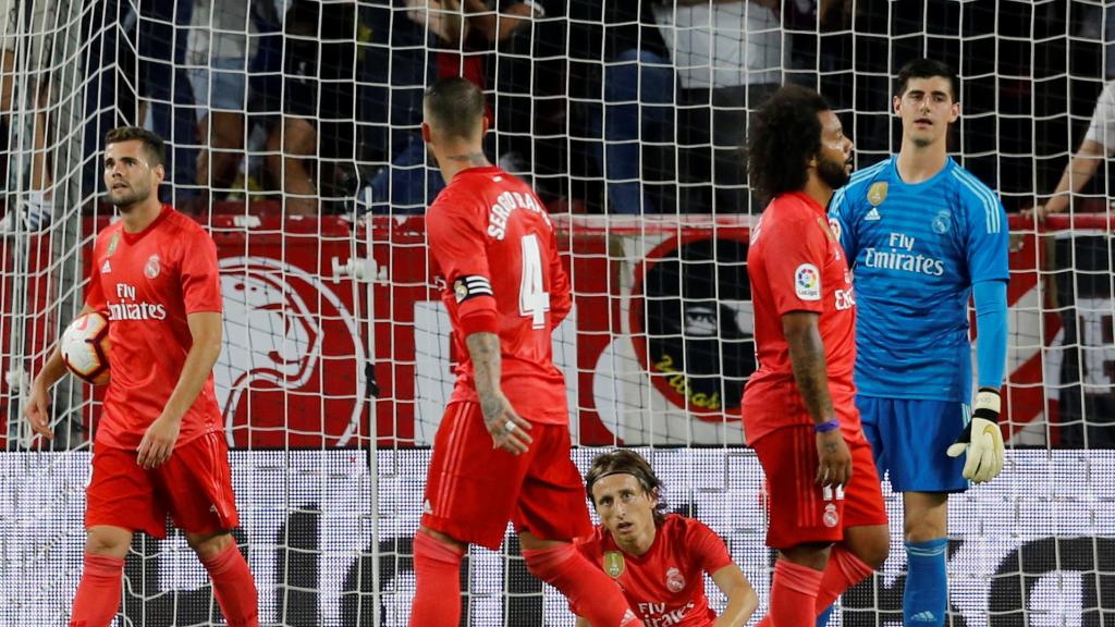 El Real Madrid, abatido tras encajar un gol del Sevilla