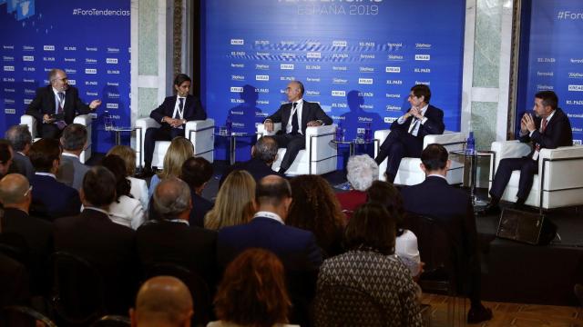 El presidente de Telefónica, José María Álvarez-Pallete (2i); el de Ferrovial, Rafael del Pino (c); el consejero delegado de Repsol, Josu Jon Imaz (d) y el presidente de Bankia, José Ignacio Goirigolzarri (2d).