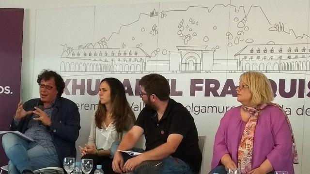 Guixé, Belarra, Urbán y Torija, durante la presentación del proyecto para el Valle de los Caídos, ante un croquis sin la Cruz.