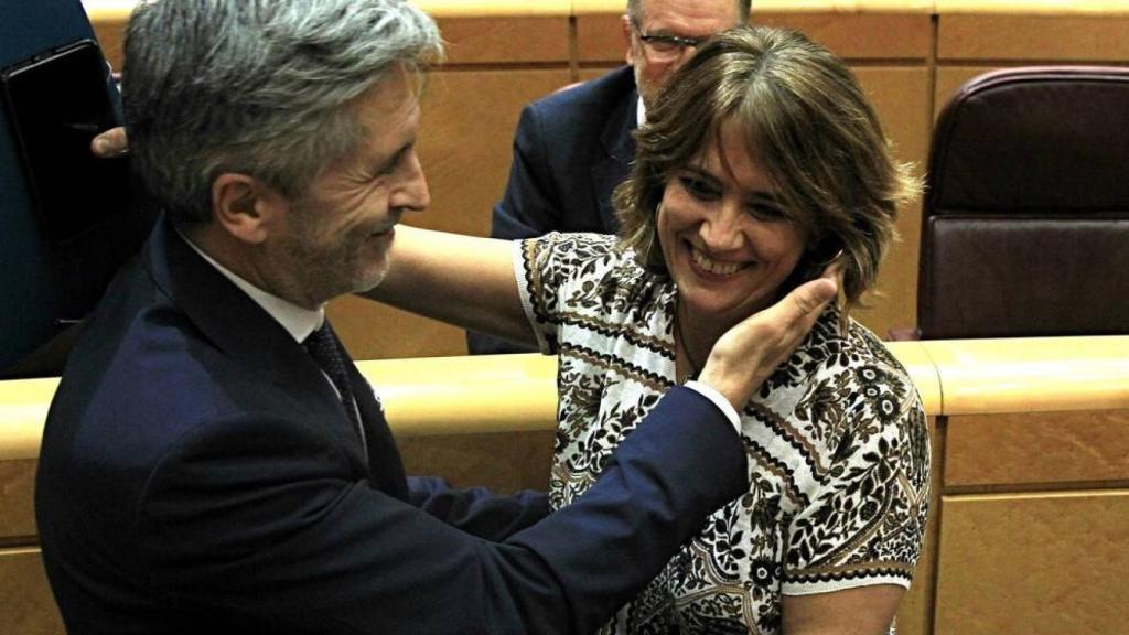 Marlaska junto a Dolores Delgado en el Senado.