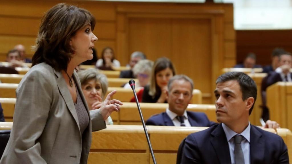 Dolores Delgado habla y Pedro Sánchez escucha.