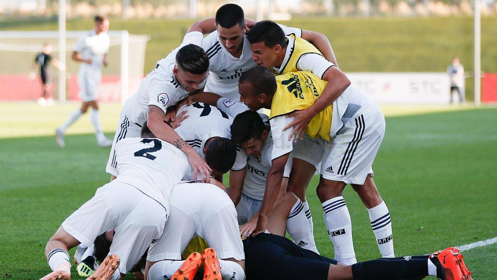 El Castilla celebra un gol