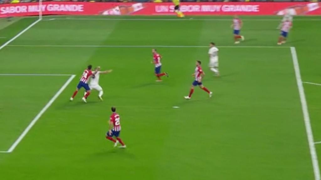 Benzema pidió penalti en el área del Atlético de Madrid