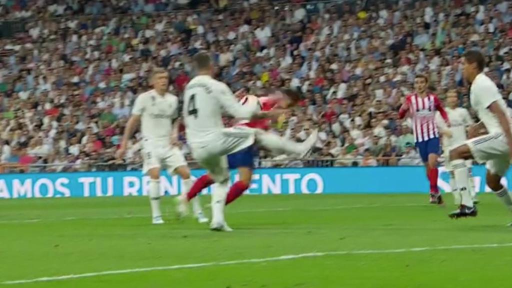 El Atlético reclamó mano de Sergio Ramos que no fue