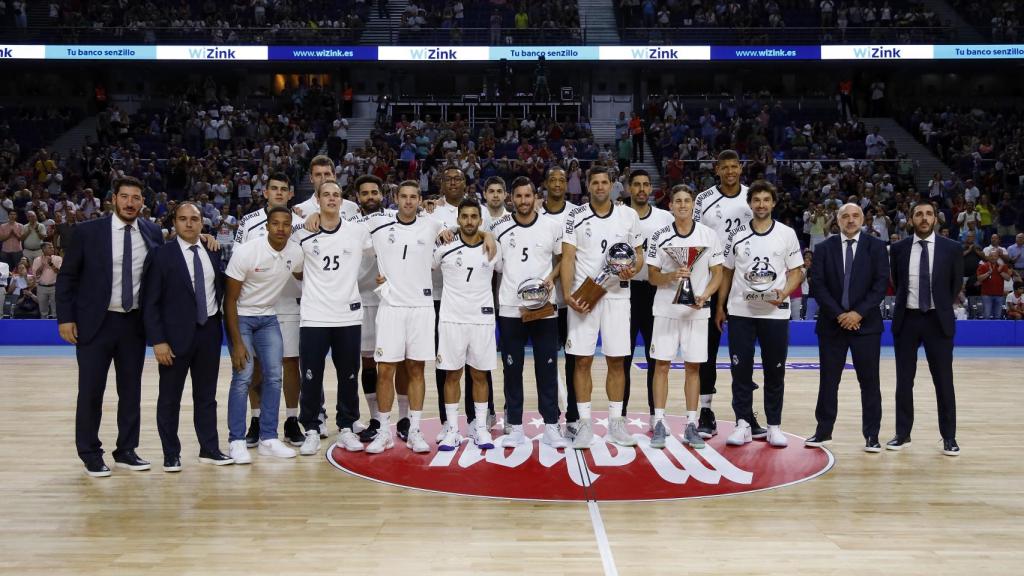 El Real Madrid ofrece a sus aficionados los últimos títulos conseguidos