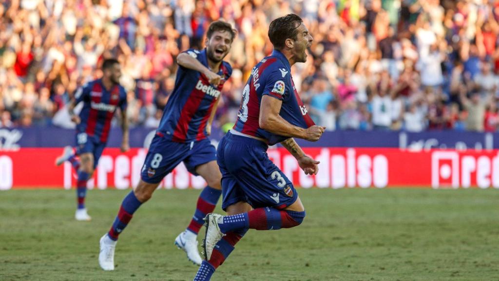 Toño García celebra su gol ante el Alavés