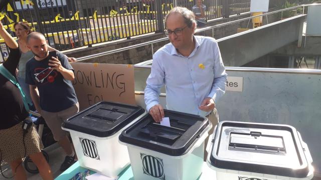 Torra vota simbólicamente, como hace un año.