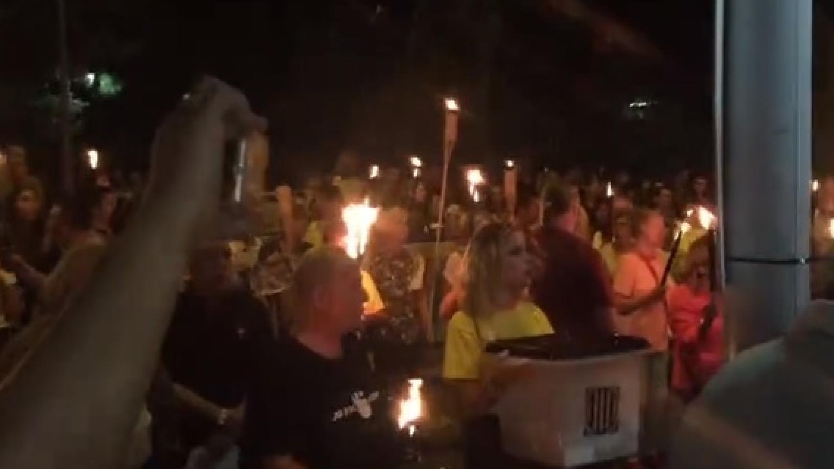 Independentistas, a las puertas de la comisaría de Reus.