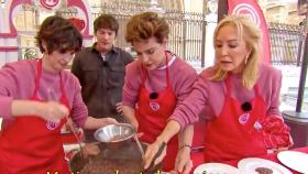 Carmen Lomana y Antonia Dell'Atte, en guerra en 'MasterChef'