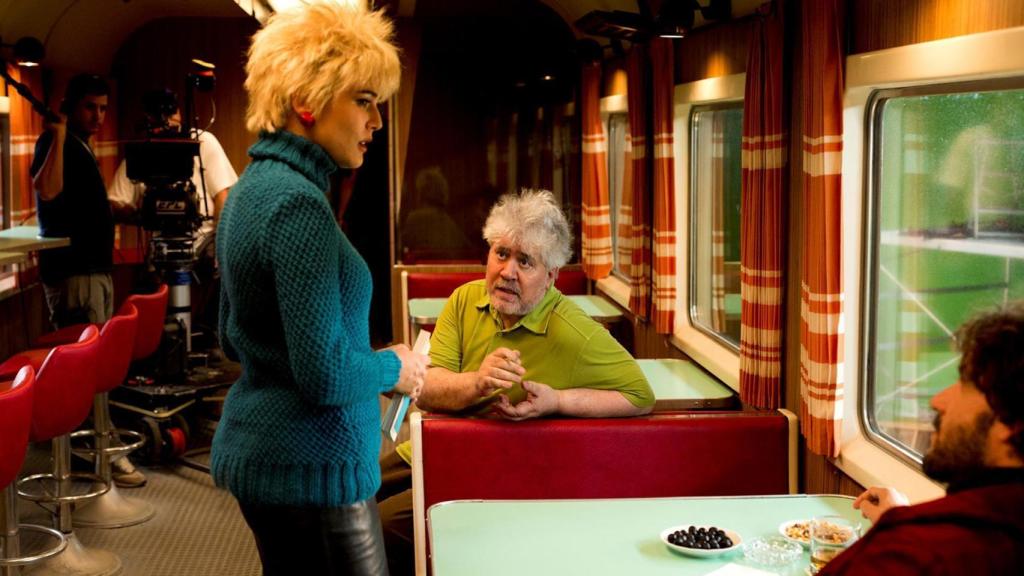 Almodóvar dirige a Adriana Ugarte en 'Julieta'.