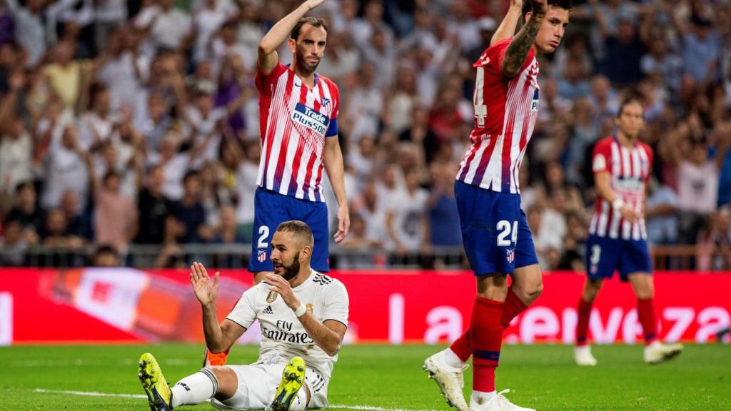 El Atlético reclama una acción durante el derbi