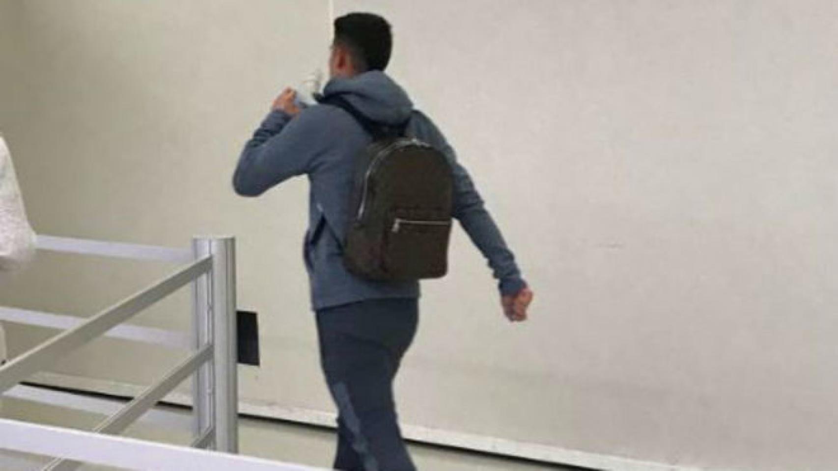 James abandona el Allianz enfadado. Foto: Twitter (@Plettigoal)