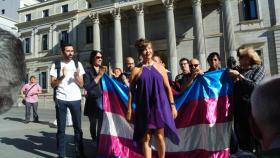 Miembros del Colectivo Trans anuncian una huelga de hambre a las puertas del Congreso por el bloque de Podemos a su ley.