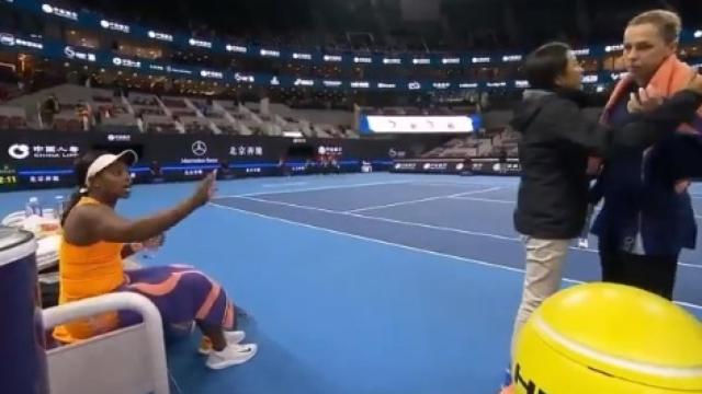 La discusión entre Stephens y Pavlyuchenkova.