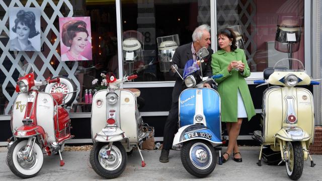 La Vespa, lejos de convertirse en un objeto de coleccionista, sigue formando parte del día a día de muchas personas.