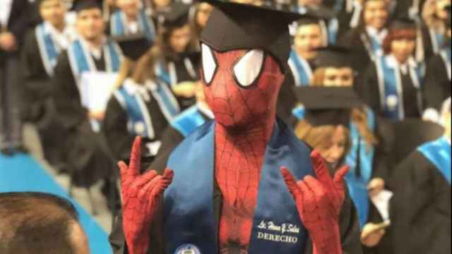 Spiderman se licencia en una universidad mexicana