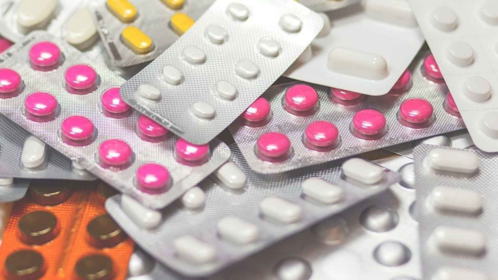 Según diversos expertos, no debe uno fiarse de las pastillas que se venden por internet.
