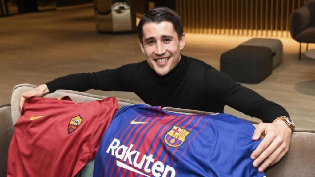 Bojan con las camisetas de la Roma y del Barça. Foto: Twitter (@BoKrkic)