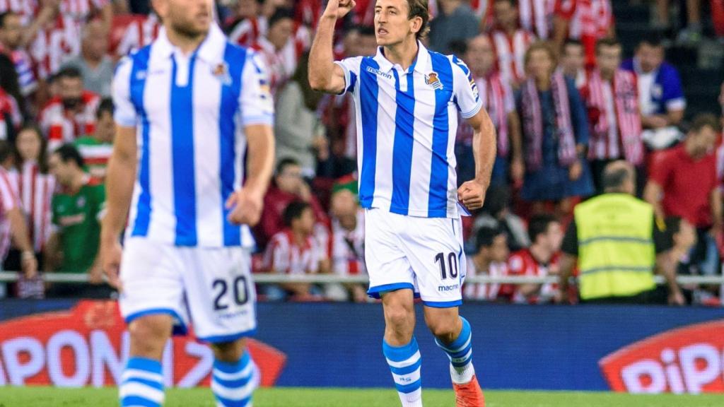 Oyarzabal celebra uno de sus goles al Athletic