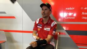 Jorge Lorenzo, en el box de Ducati en el circuito de Buriram.