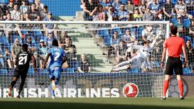 Momento en el que Bardhi anota de libre directo al Getafe