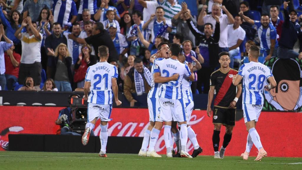 Los jugadores del Leganés celebran el gol al Rayo Vallecano