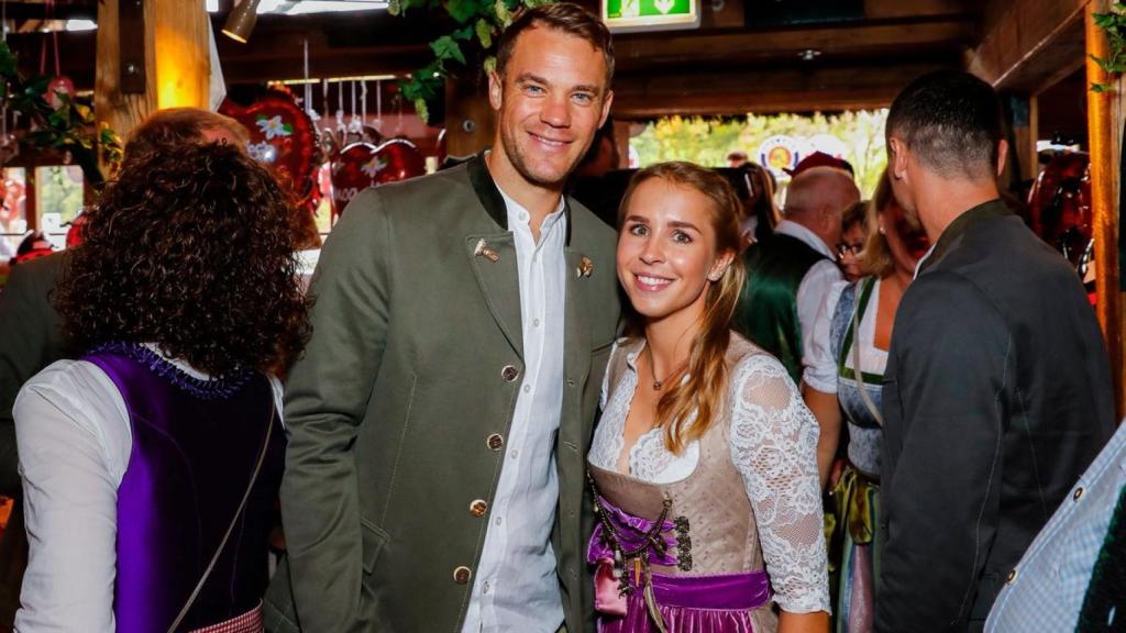 Neuer en el Oktoberfest. Foto: Twitter (@FCBayern)