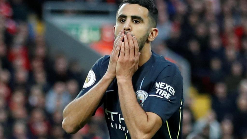 Mahrez se lamenta de errar un penalti ante el Liverpool