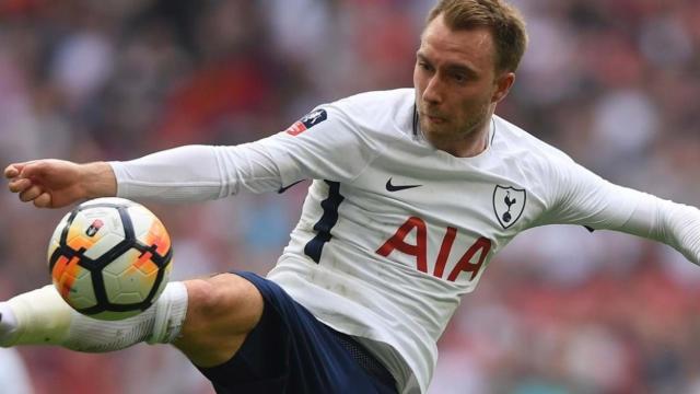 Eriksen controlando el esférico. Foto: tottenhamhotspur.com