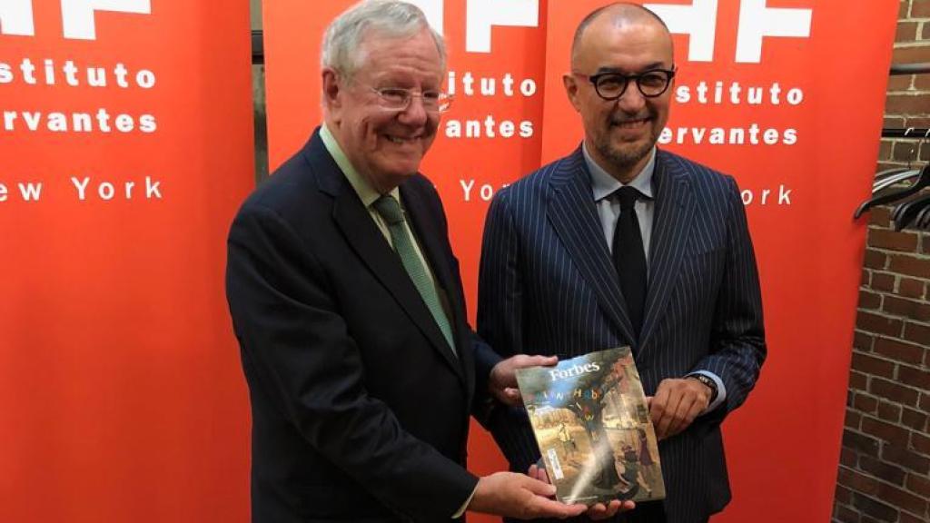 Andrés Rodriguez junto con Steve Forbes, director y propietario de Forbes USA.